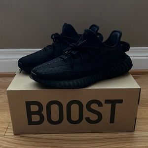 NWT! YEEZY BOOST 350 V2 - ONYX